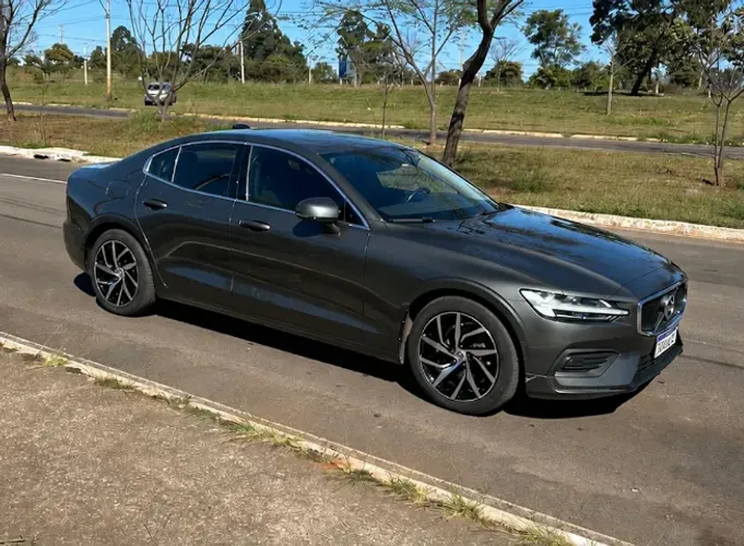 Volvo S60 T-4 Momentum 2.0 190cv 4P 2020