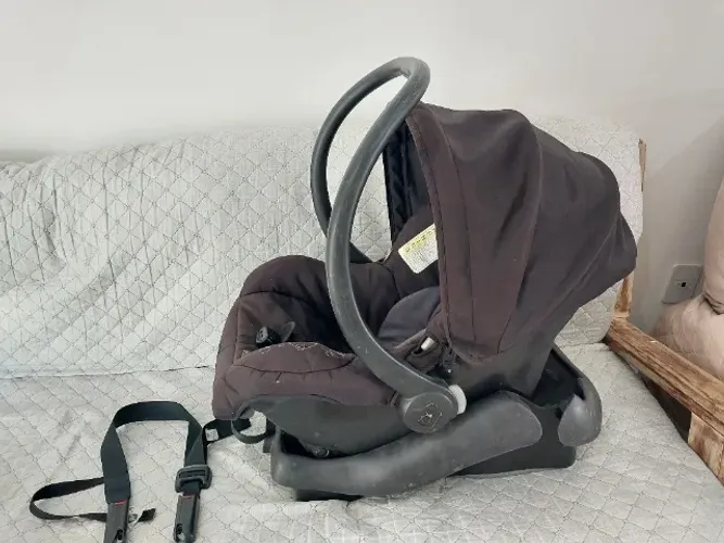 Bebê conforto Maxi-Cosi mico com base. Cadeirinha de bebê para carro.