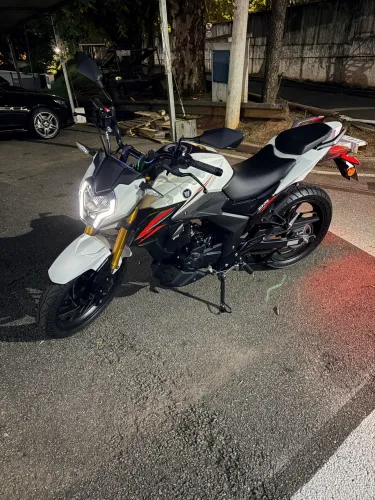 Oportunidade! Vendo DR 160S , apenas 4.000 km estado de 0km