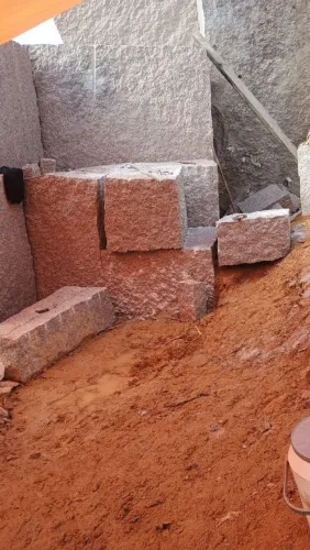 Execução de rocha, detonação e corte de pedra