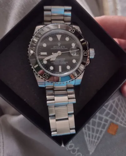 Vendo um relógio submariner e um projetor 4k ou troco por celular 