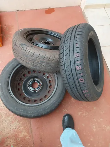 3 pneus pra estepe ou rodar 195/55R15com aro; 185/ 60 R15 com aro;   185/65R15 nunca rodo