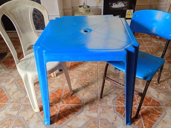 Mesa com 2 cadeiras