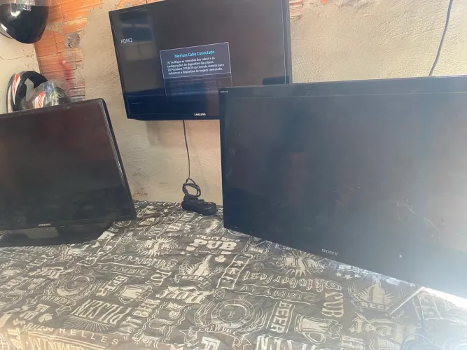 3 tvs 32 plg ligando detalhe 