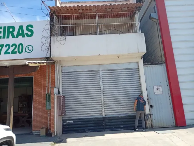 Lojinha 70m, Viana, ao lado da união peças para alugar