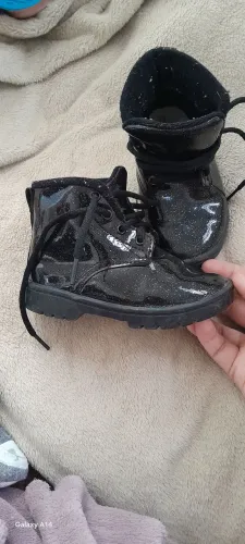 Bota menina tamanho 23