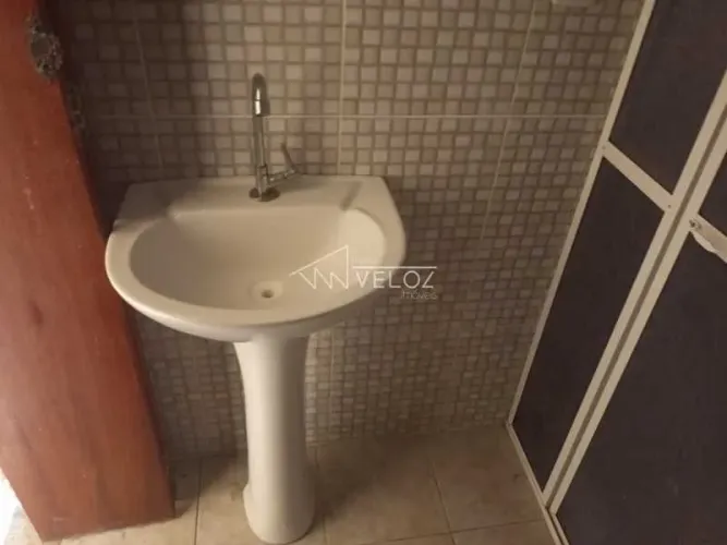 Kitnet/Conjugado - / Residencial / Centro