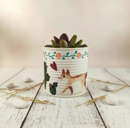 Lata decorada raposa e cactos 