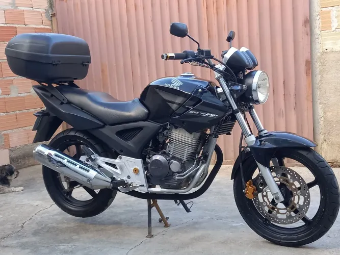 Vende-se uma twister 2008