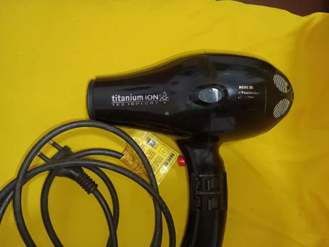 Secador de cabelo e modelador de cachos 