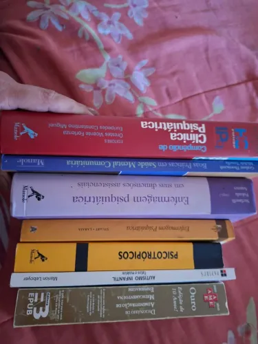 Livros diversos 300,00