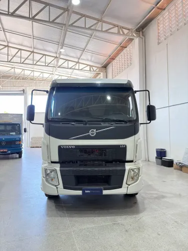 VOLVO VM270 6M LX