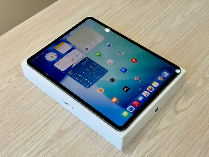 iPad Pro 13 Polegadas M4 256GB Preto - Seminovo