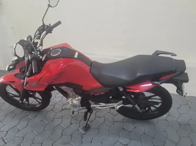 Moto semi-nova único dono