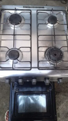 Fogão 4 bocas com  forno 