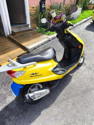 Suzuki Burgman 125 em dia