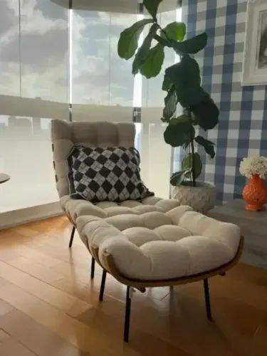 Chaise Poltrona com Puff Integrado
