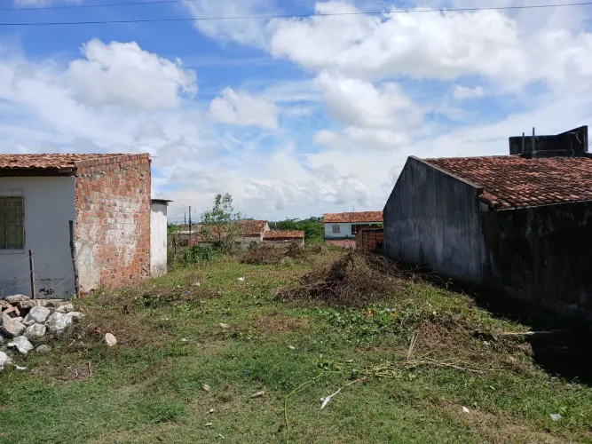TERRENO COM ESCRITURA E ALICERCE 200M 8X25