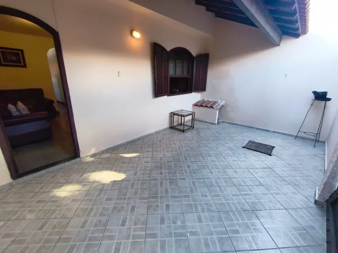 Casa à venda em Arraial do Cabo-RJ, bairro Canaã: 2 quartos, sala, banheiro, vaga de garag