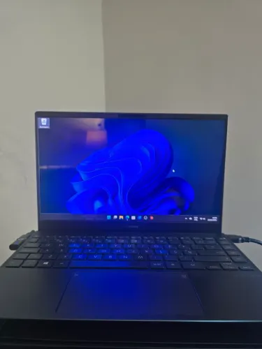 Notebook Ultrafino Asus ZeenBook 13 UX325