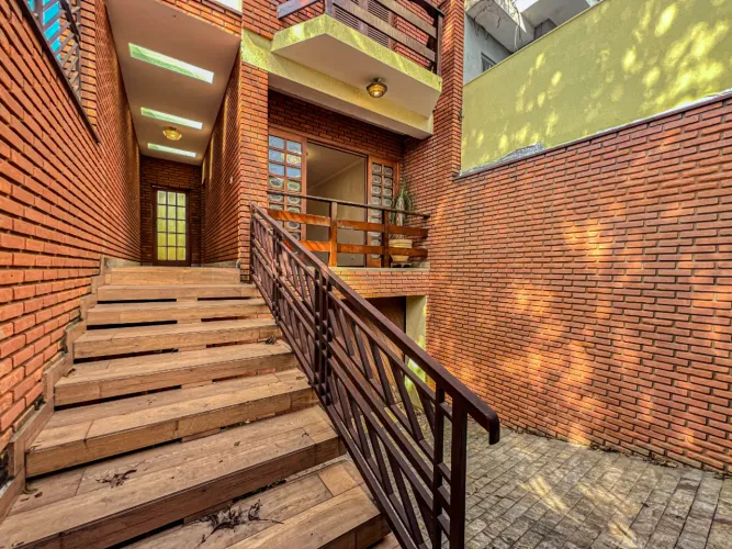 Sobrado para venda em Jardim Paraíso com 4 quartos, sendo 1 suíte, 218m²