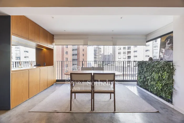 Apartamento moderno, ensolarado, mobiliado em excelente localização na Vila Olímpia