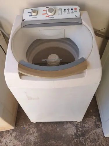 Máquina de lavar roupa Brastemp 8 kg funcionando perfeitamente