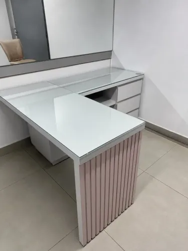 Mesa com Tampo de Vidro - Excelente Estado