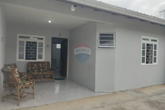 Casa a poucos metros da praia em Guaratuba!