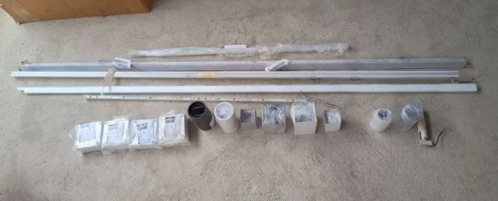 Vendo lote de luminárias e alguns perfis de led, a maioria são novas de mostruário. Leia.