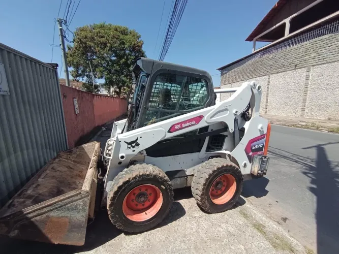 Mini Carregadeira - Bobcat S570