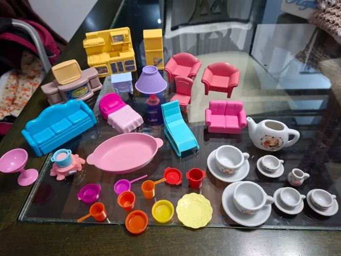 Lote Desapego Miniaturas Móveis E Acessórios Casinha De Boneca.