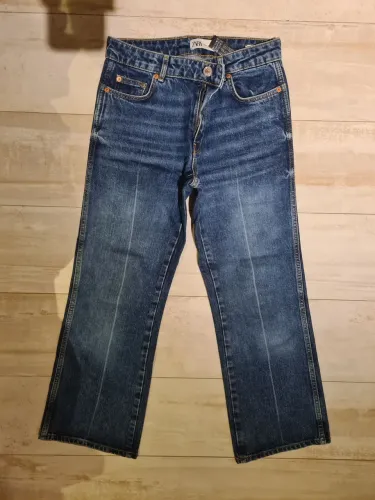 Calça jeans azul escuro levemente flare - Zara - Como nova