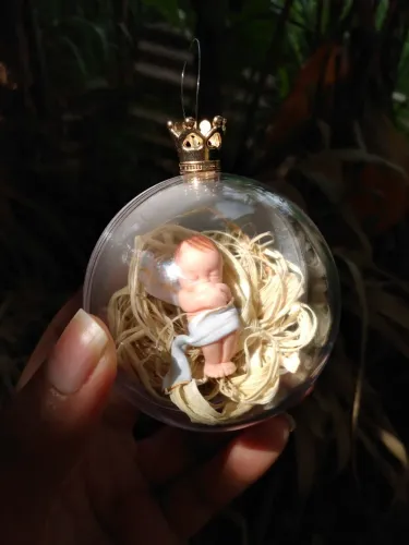 manjedoura para decoração de arvore de natal presépio na bolinha