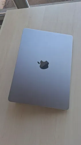 Macbook M2 8gb ram 256gb