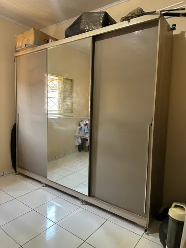 Guarda-roupa casal