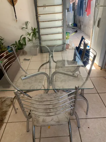 Mesa com 6 cadeiras 