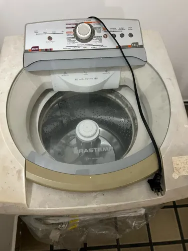 Vendo máquina de lavar com defeito , para retirada de peças