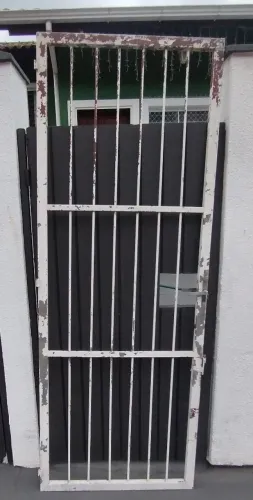 Portão ferro ótimo 