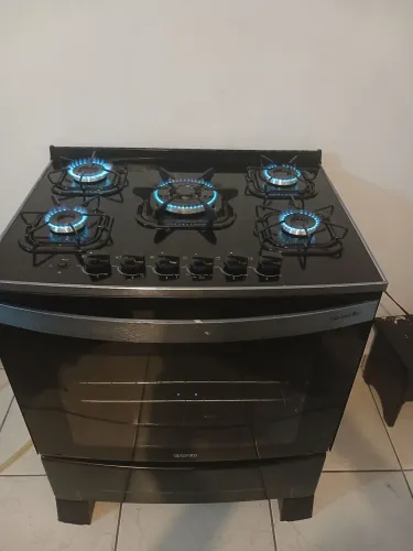 Vendo este fogão funciona as boca e o forno