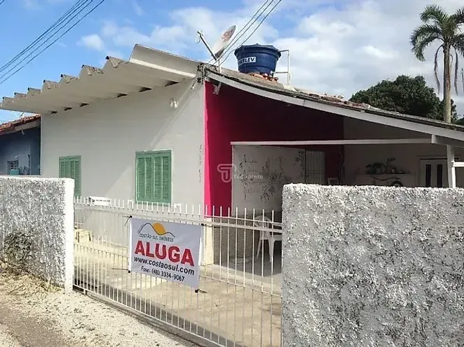 Casa de 2 quartos distante 215 metros da Praia da Armação - Armação do Pântano do Sul - Fl