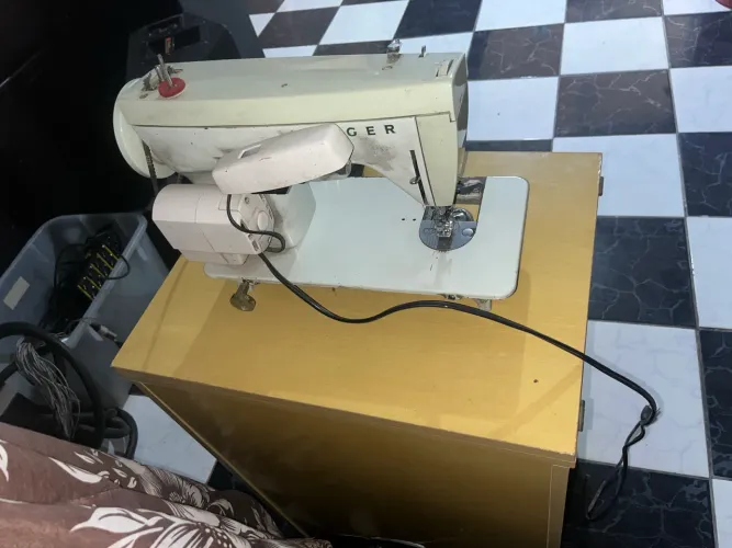 Máquina de costura zig zag 