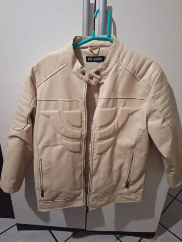 Jaqueta masculina veste M bem co servada e bonita , super quentinha , R$ 125