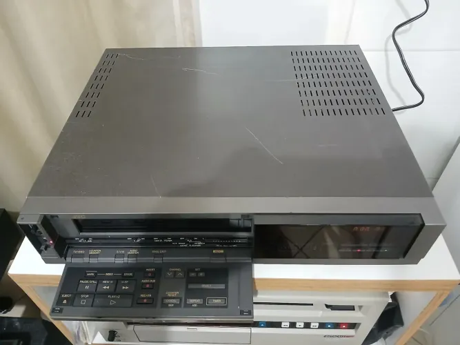 Vídeo Cassete JVC HR-S5500U