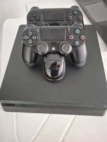 Ps4 Slim semi-novo 1T com estação de carregamento duplo