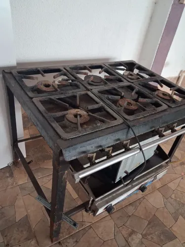 Vendo fogao industrial 6 bocas Venâncio 