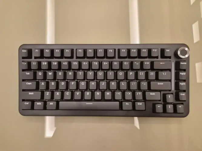 Teclado Mecânico sem fio Freewolf F75 RGB Preto