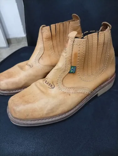 Bota de couro Prado 42 sem uso