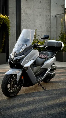Moto impecável com acessórios