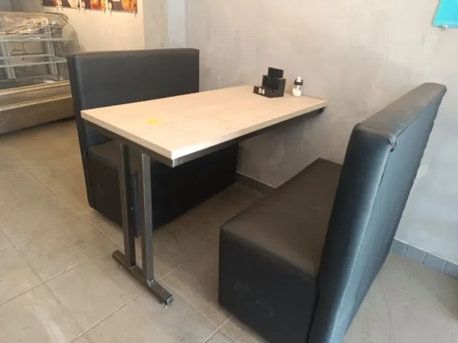 Sofás e mesa (cantinho alemão)